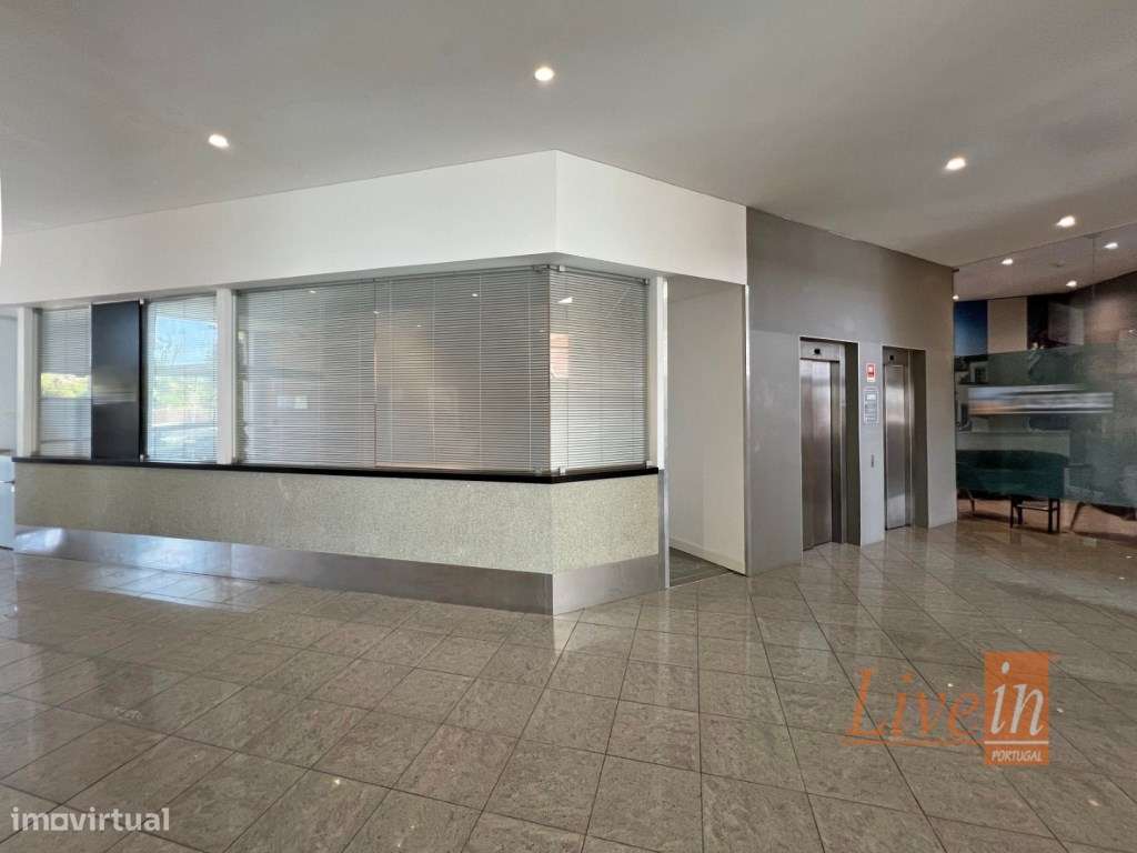 Lojas com arrecadação e parqueamentos na Ericeira - Grande imagem: 2/23