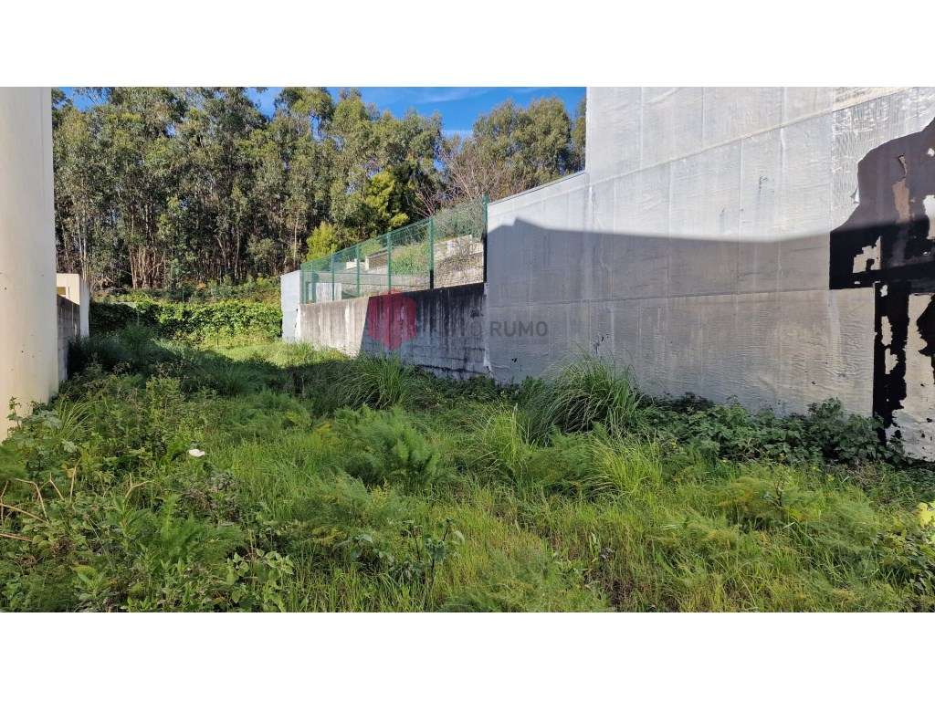 Terreno para construção de uma moradia de duas frentes em Moreira-6