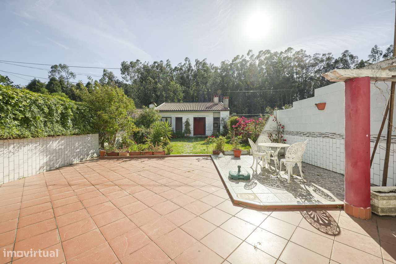 Oportunidade - Moradia T4 com anexos, garagem fechada e jardim-10
