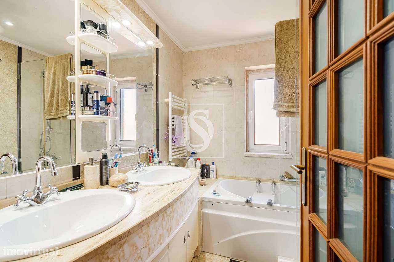 Moradia T5 em Manique de Cima com 3 Pisos-15