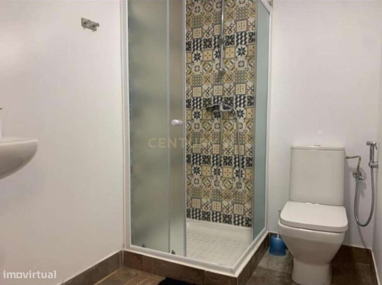 Apartamento T3 + 1 com Licença de Alojamento Local – Estrela/Campo de-24