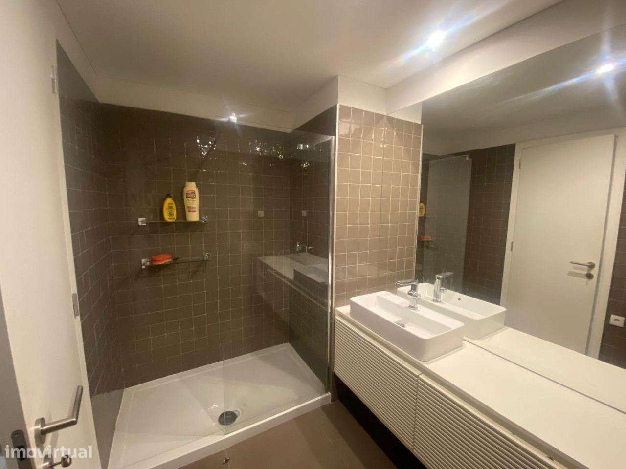 Magnífico T4 C/ 2 Suites/Garagem+2L. Garagem/a 100m da praia/Canidelo-19