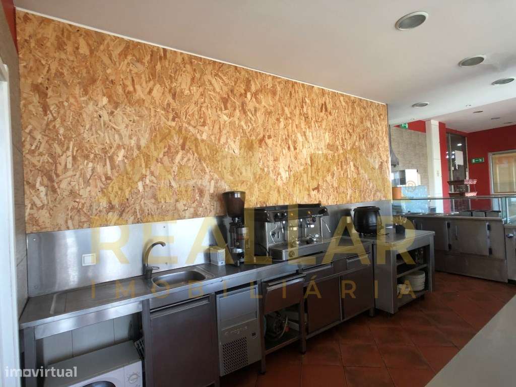 Loja preparada para restauração na Maia - Porto - Grande imagem: 4/21