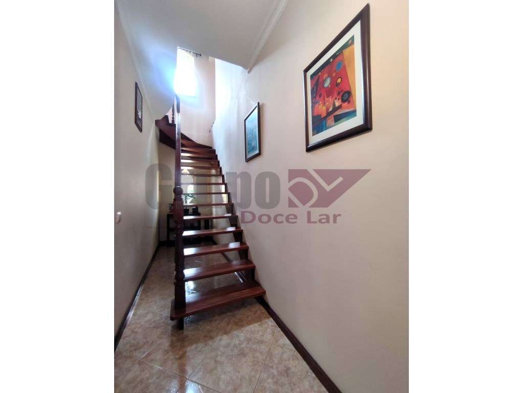 Moradia Isolada T5 com Garagem e anexo em Quinta do Conde-24