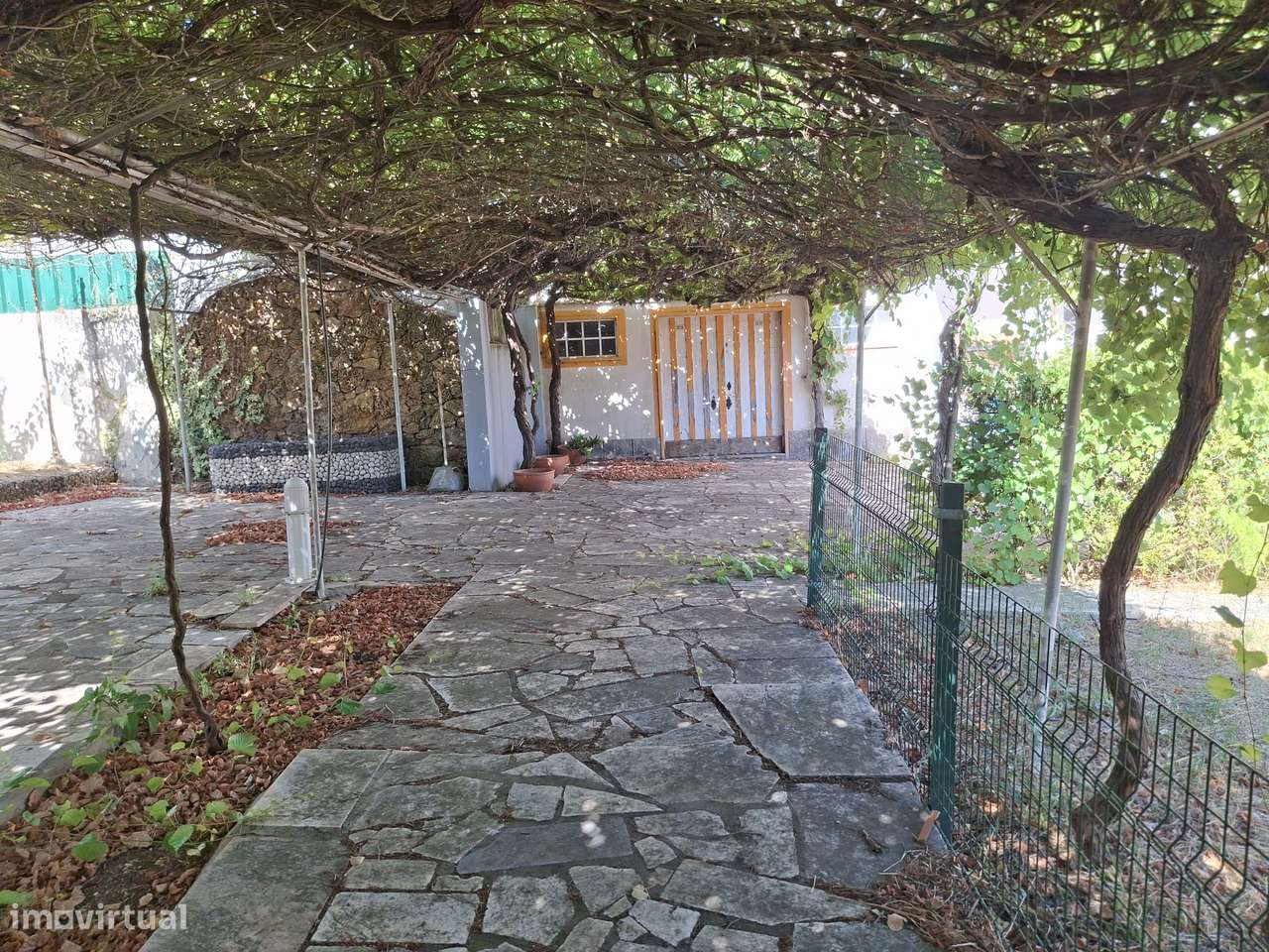 2 MORADIAS Independentes T6 e T1 com , Garagem, Jardim, Terreno ,Adega-31