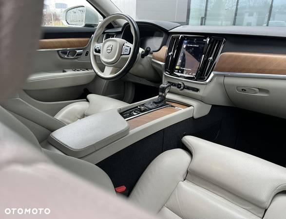 Volvo V90 D4 AWD Momentum Pro - 17