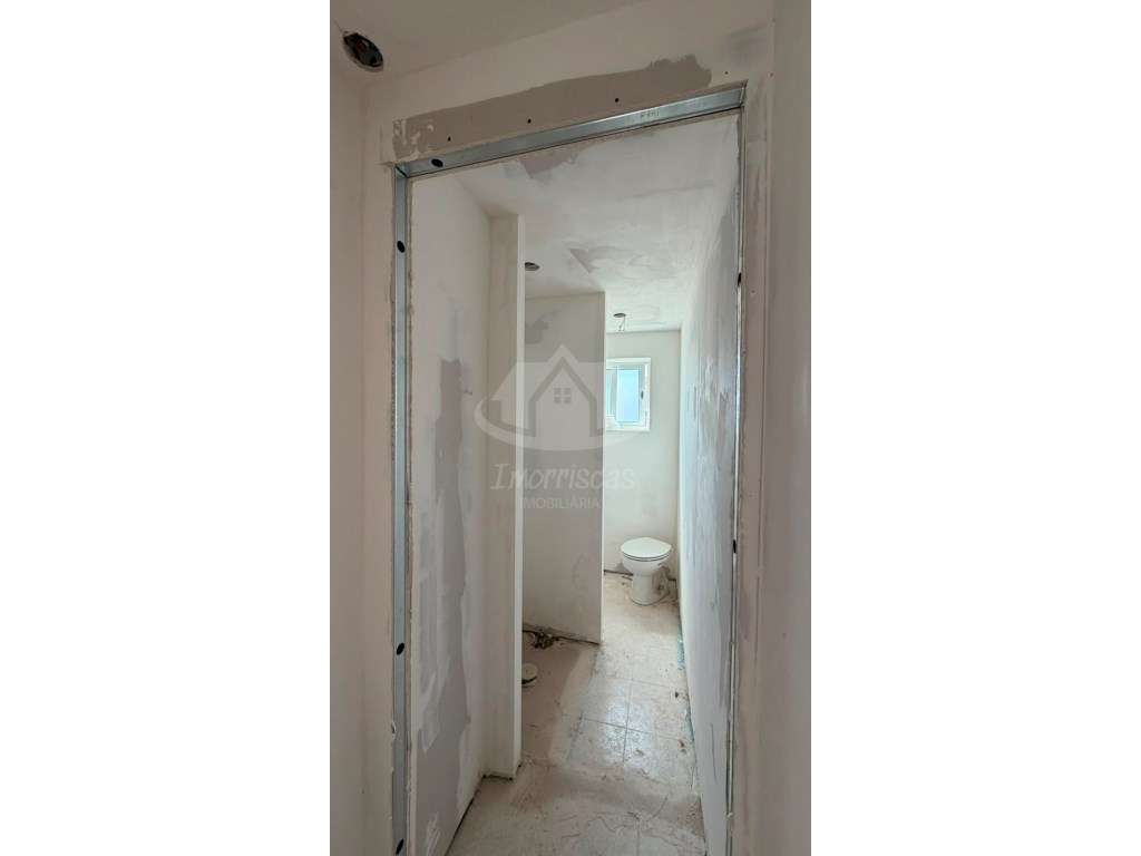 Apartamento T2+1 totalmente remodelado, em Odivelas-5