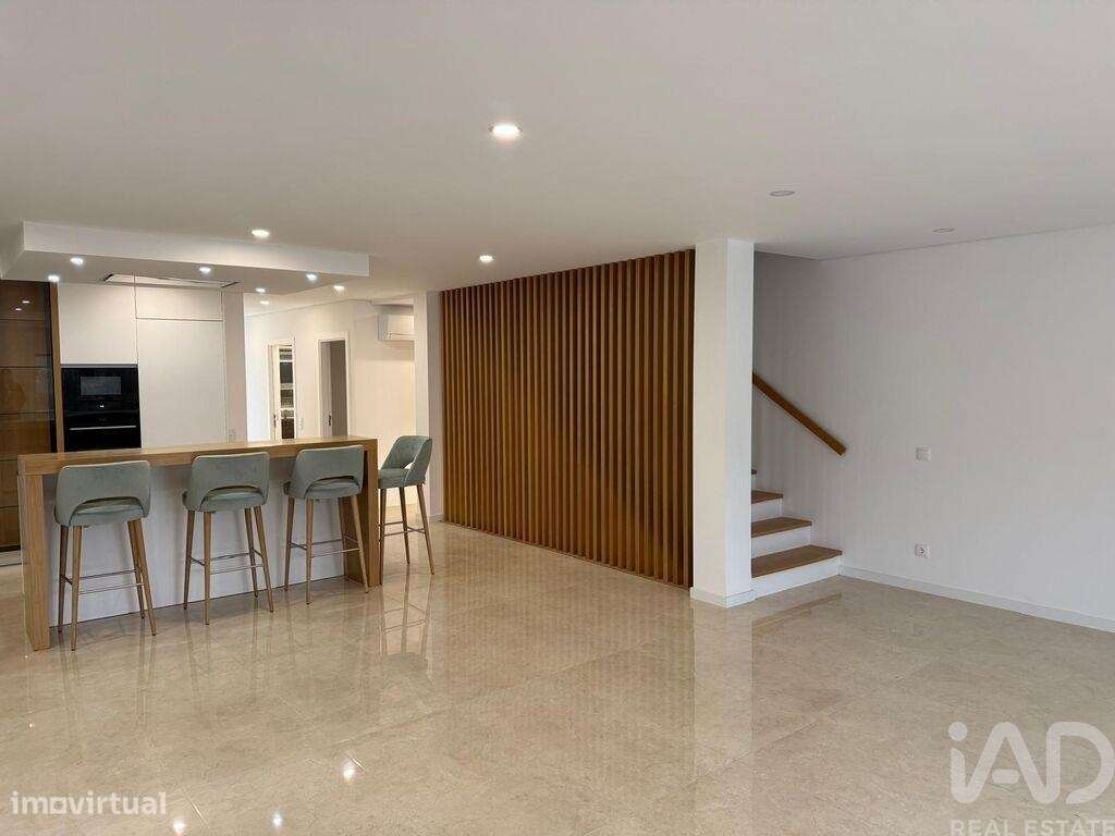 Moradia geminada T4 em Recezinhos (São Mamede) de 178 m2 - Grande imagem: 4/28