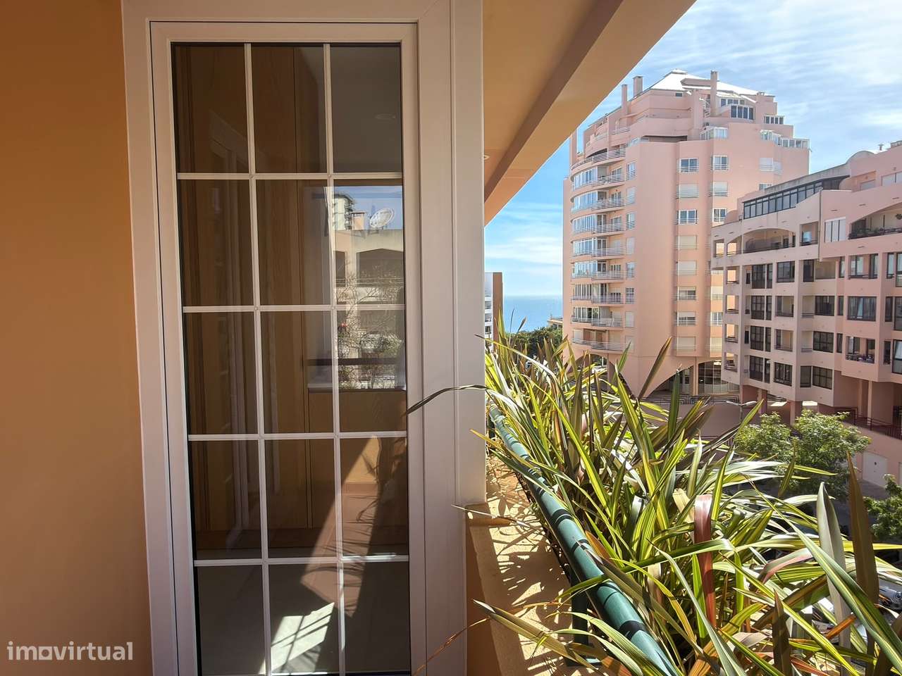 Apartamento T1 Remodelado e Mobilado na Costa da Guia, Cascais-16