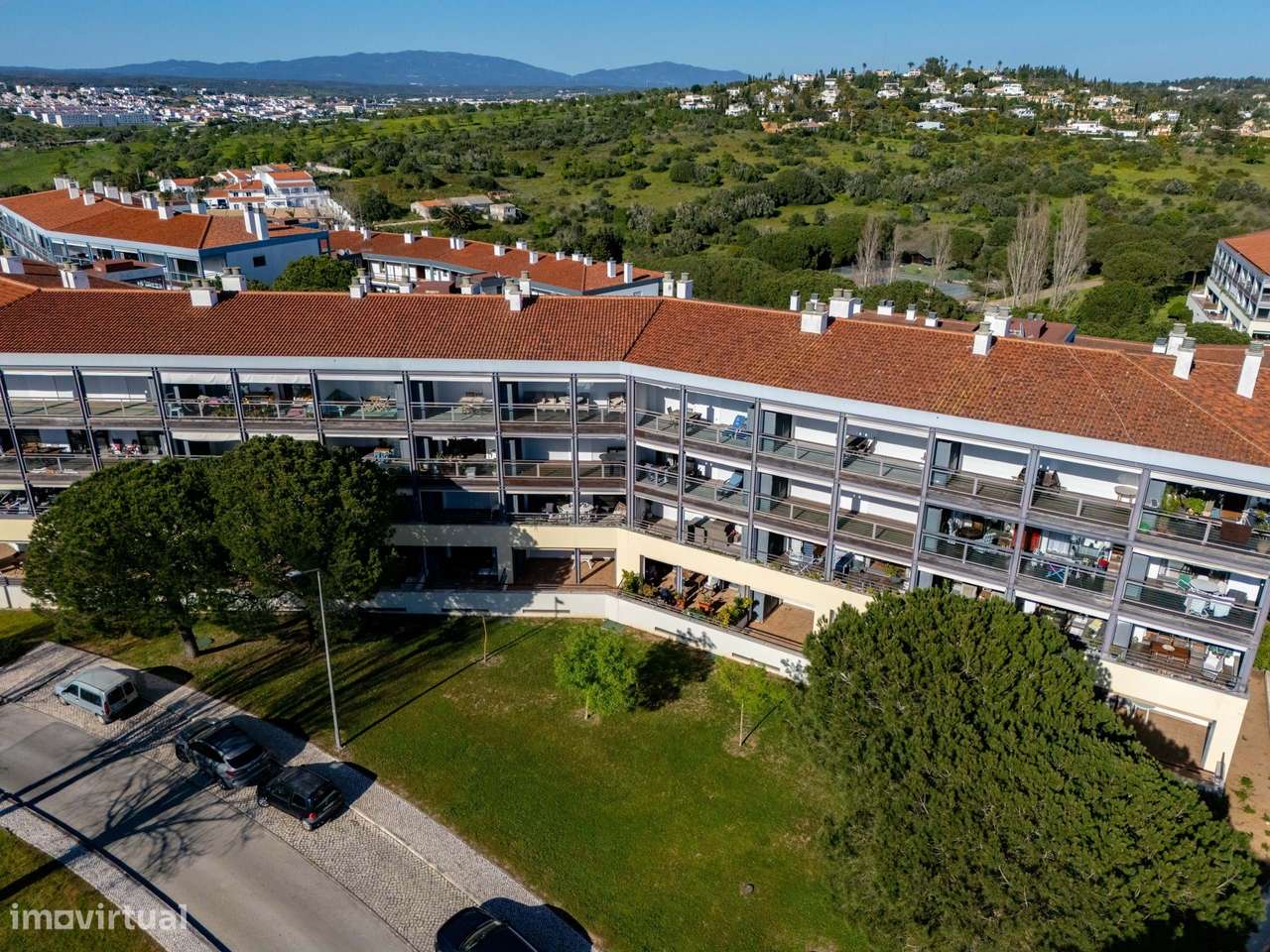 Apartamento de 2 quartos em Marina Park com grande terraço, piscina e-19