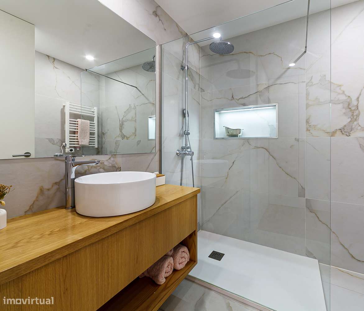 Exclusivo apartamento T3+1 seminovo, com 190m2, três frentes e box-29