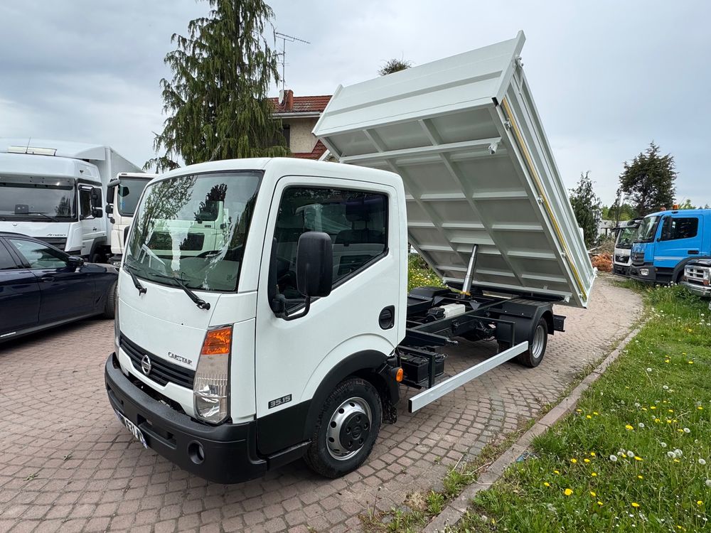 Nissan Cabstar 2011