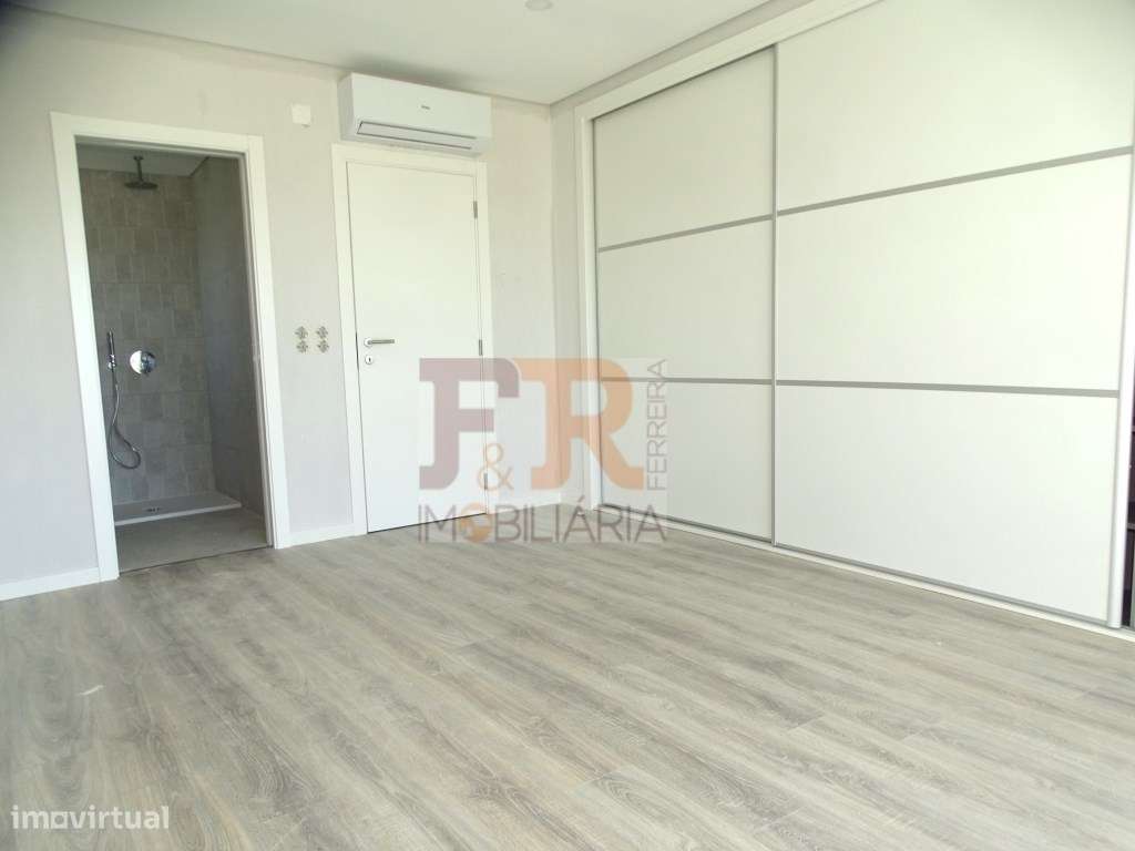 Geminada Duplex T3 com Pérgula (espaço para Piscina) Pinhal General...-20