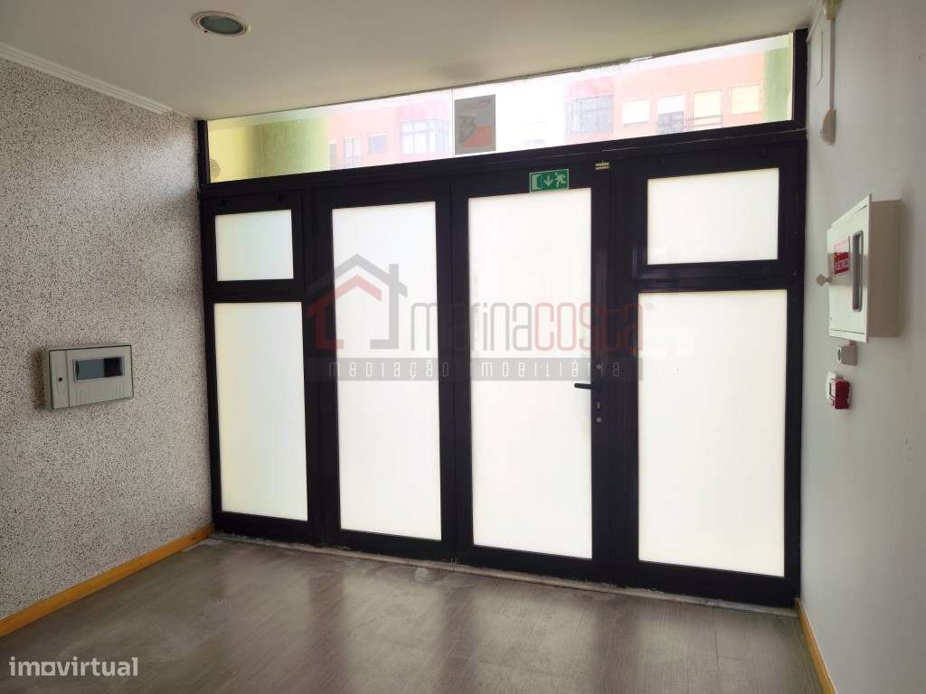 Espaço comercial em Peniche Venda-4