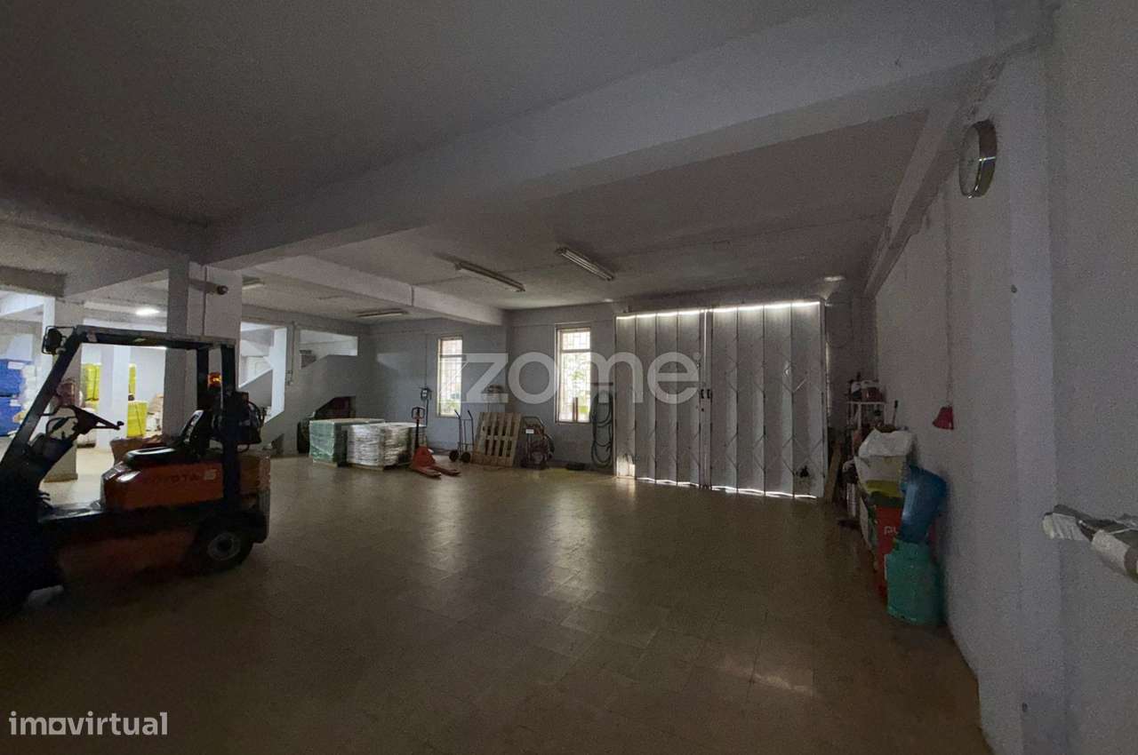 Armazém com 600 m² – 2 Pisos, Escritórios e Excelentes Acessos-17