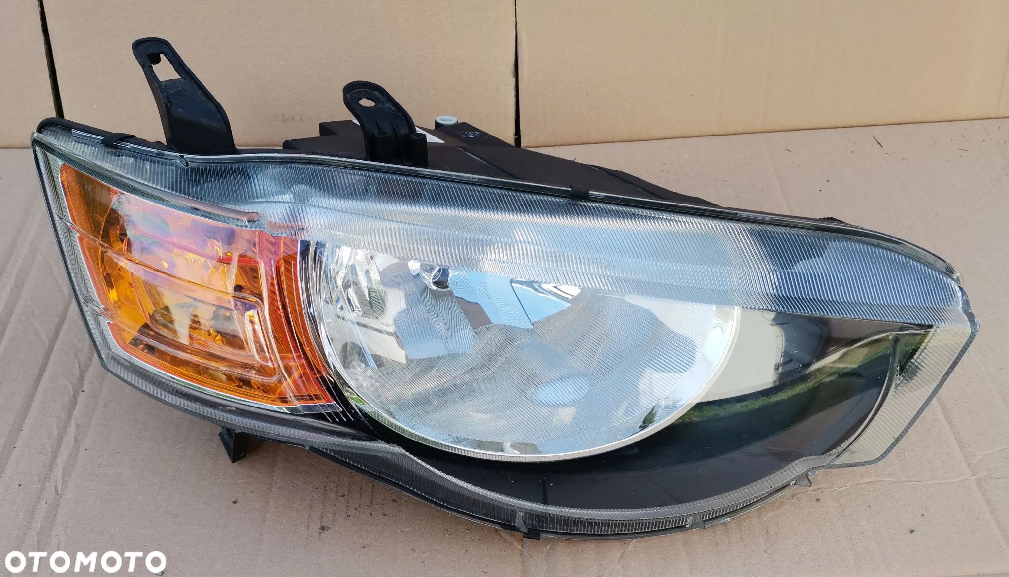 Reflektor prawy Lampa prawa Mitsubishi Colt 2008- - 1