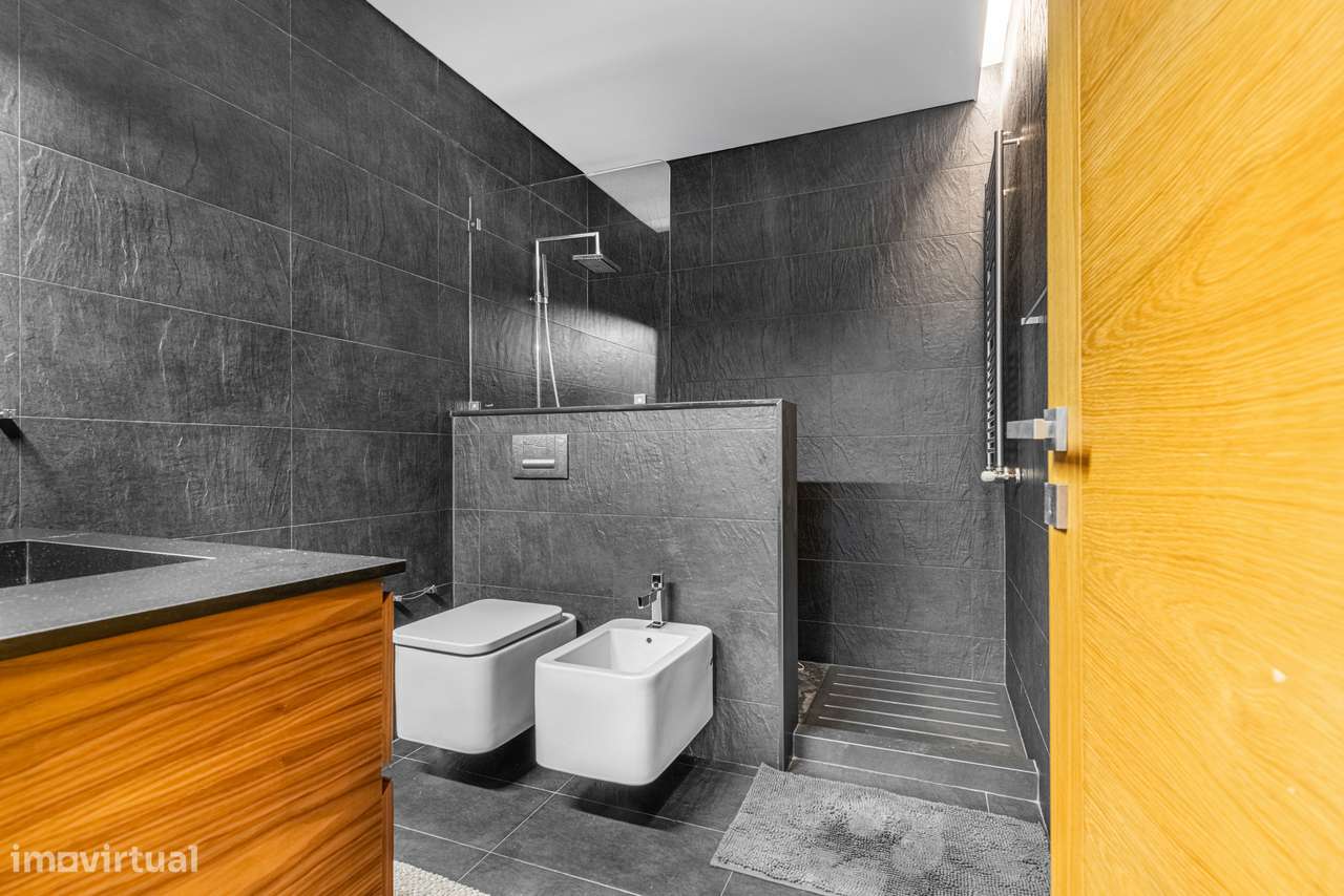 Moradia T3 + escritório à venda em Fraião - Braga-33