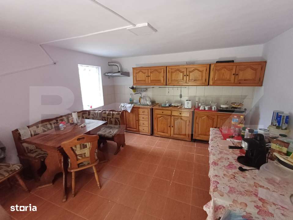 Casa plan parter plus etaj cu 6 camere, 250 mp si 2400 mp teren, zona - Imagine principală: 4/11