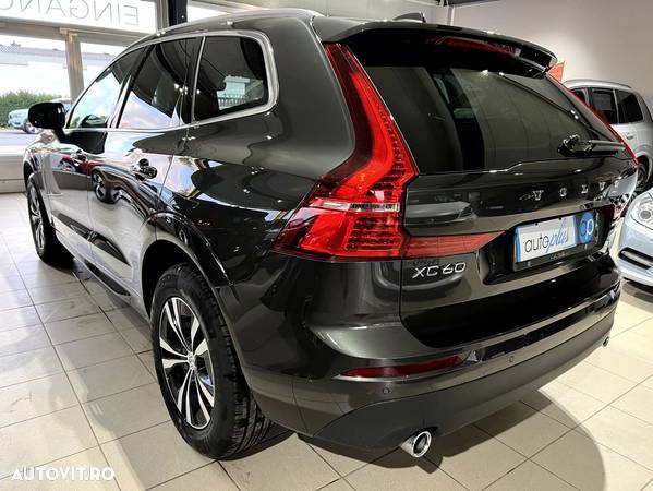 Volvo XC 60 B4 MHEV AT AWD Core - 8