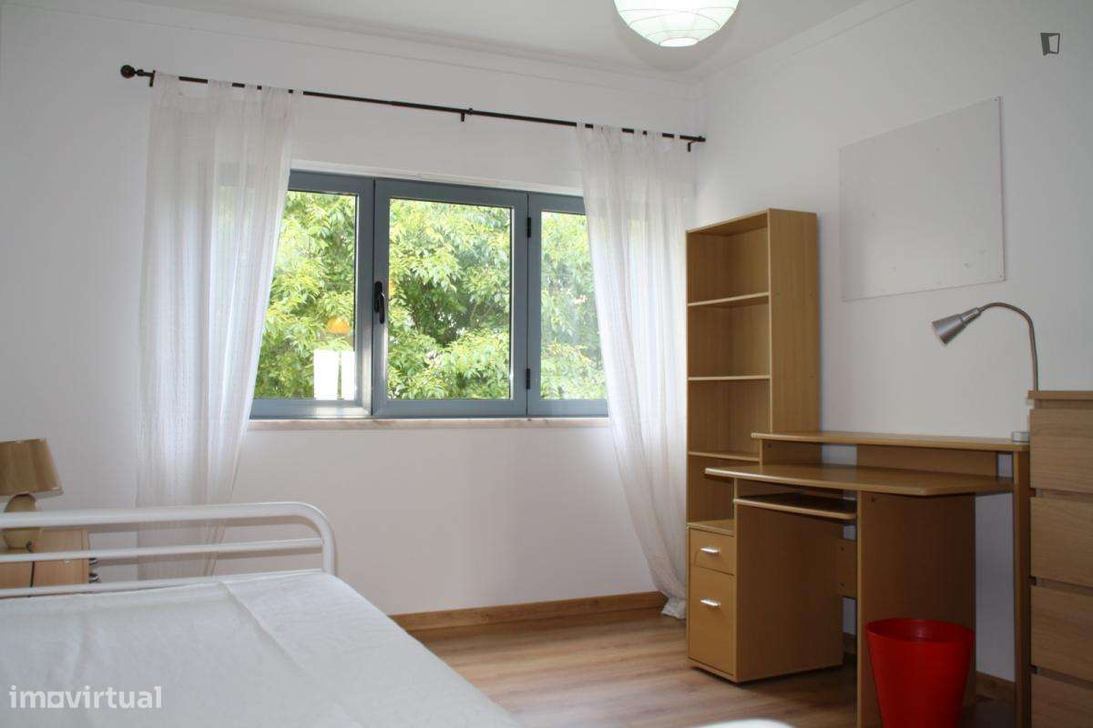 Quarto - localizado em Caparica Lisbon - Grande imagem: 5/10