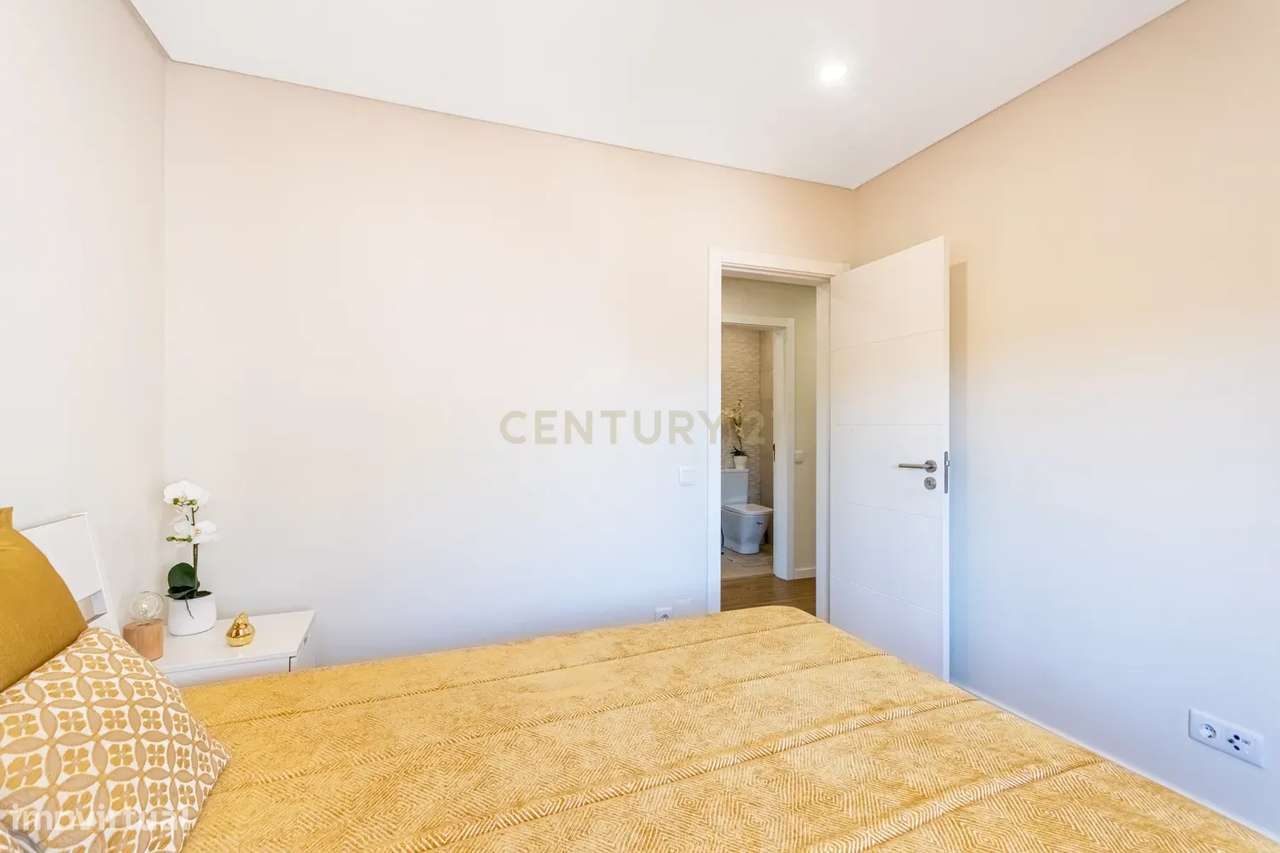 T3 Totalmente Renovado no Estoril – Conforto, Modernidade e Qualidade-7