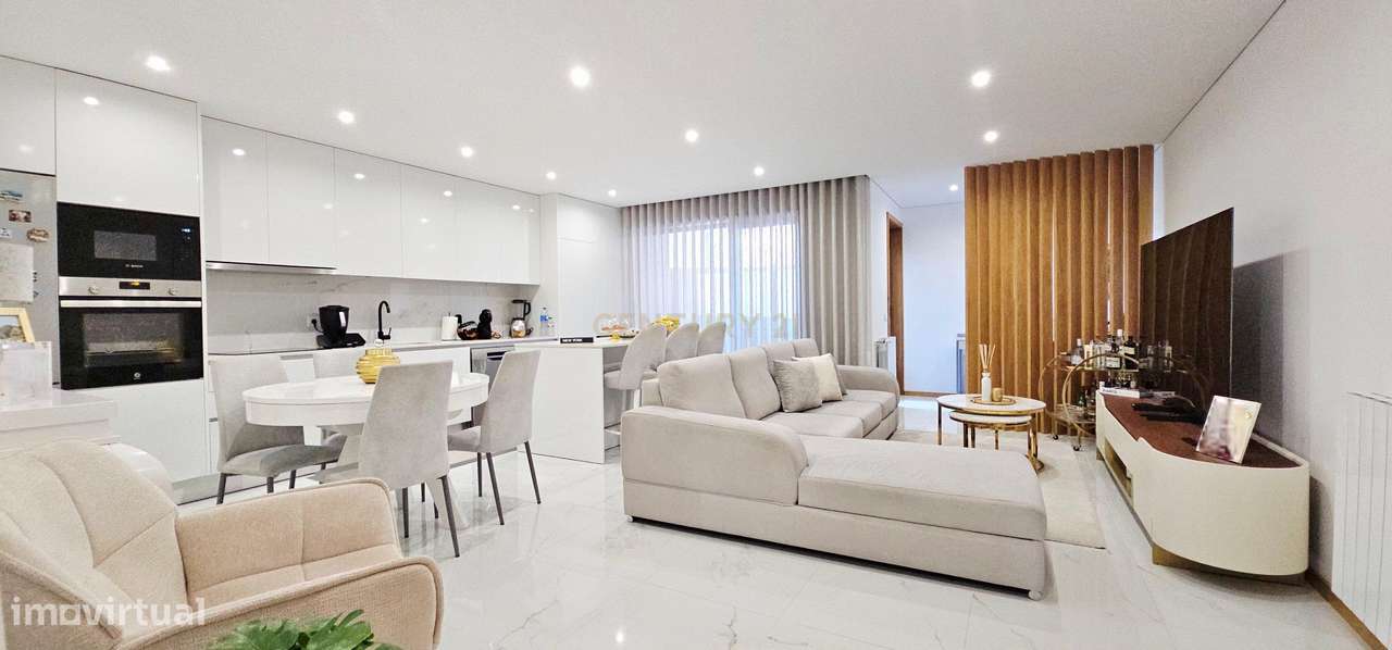 Apartamento T3 de Luxo em Condomínio Fechado com Piscina-13