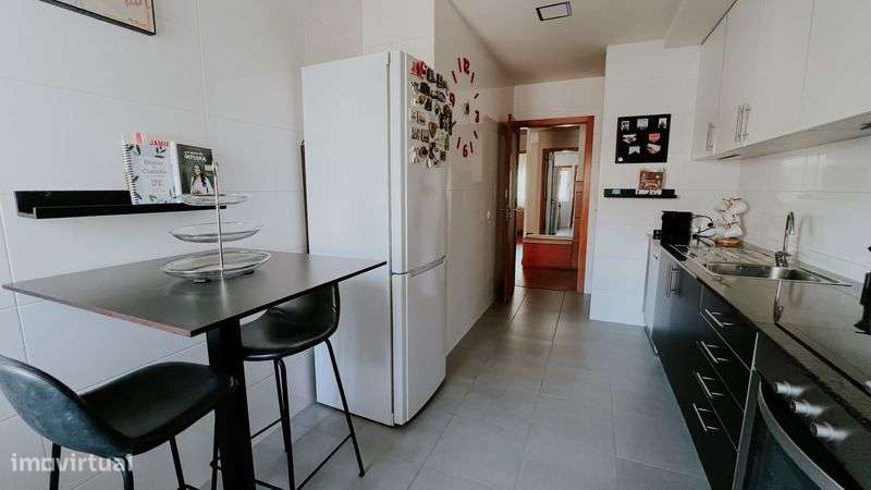 T2 Mobilado | 133 M² Totais | Garagem Fechada | 700 M Da Praia - Grande imagem: 5/12