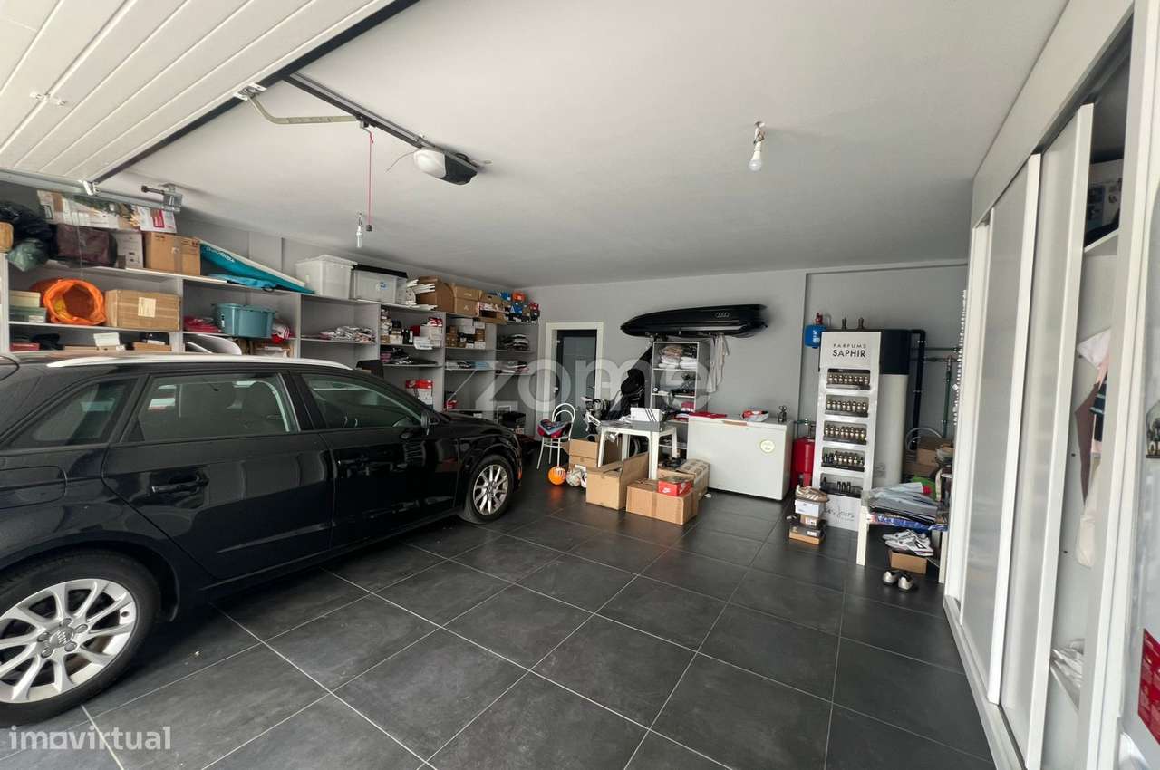 Moradia Térrea V3 com Piscina, Garagem e Terreno de 1.990 m² – Bust...-26