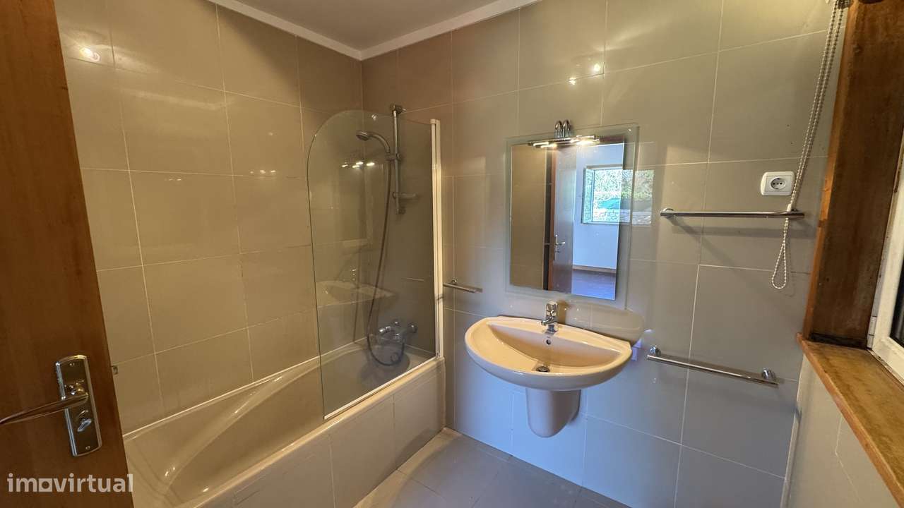 Moradia T4 com piscina à venda em Gemeses-14