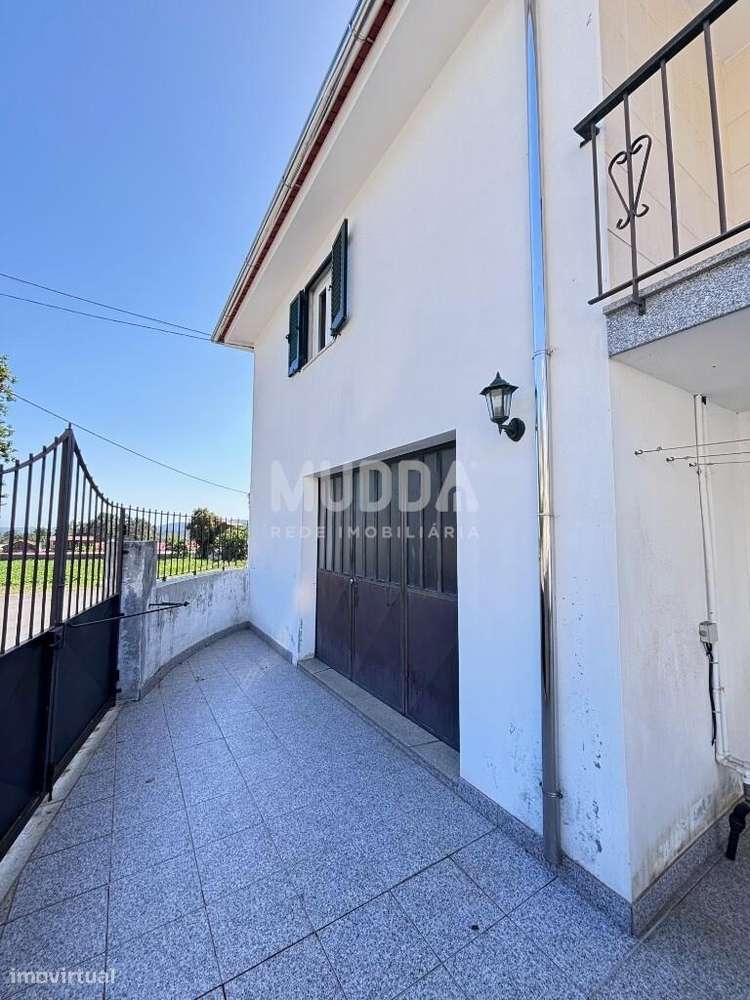 Moradia de 2 Pisos – Excelente Oportunidade em Romariz, Santa Maria da-19