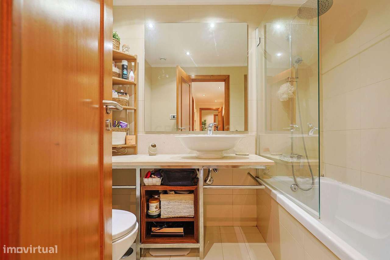 Apartamento T2, com Lugar de Parqueamento e Arrecadação, Quinta de São-20