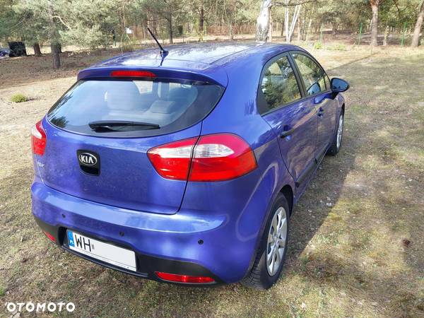 Kia Rio 1.2 L - 3