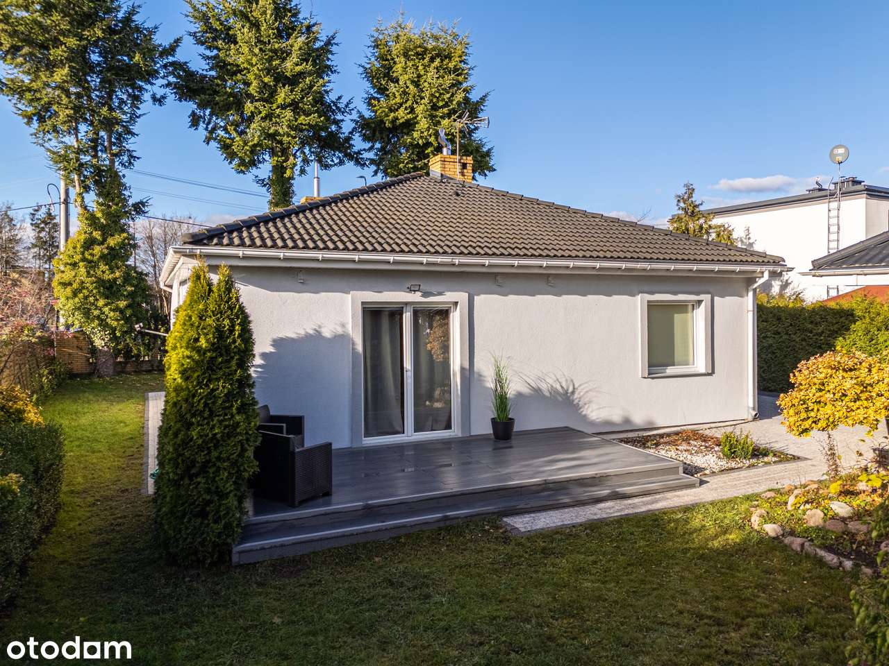 Komfortowy dom z ogrodem i niezależnym garażem-2