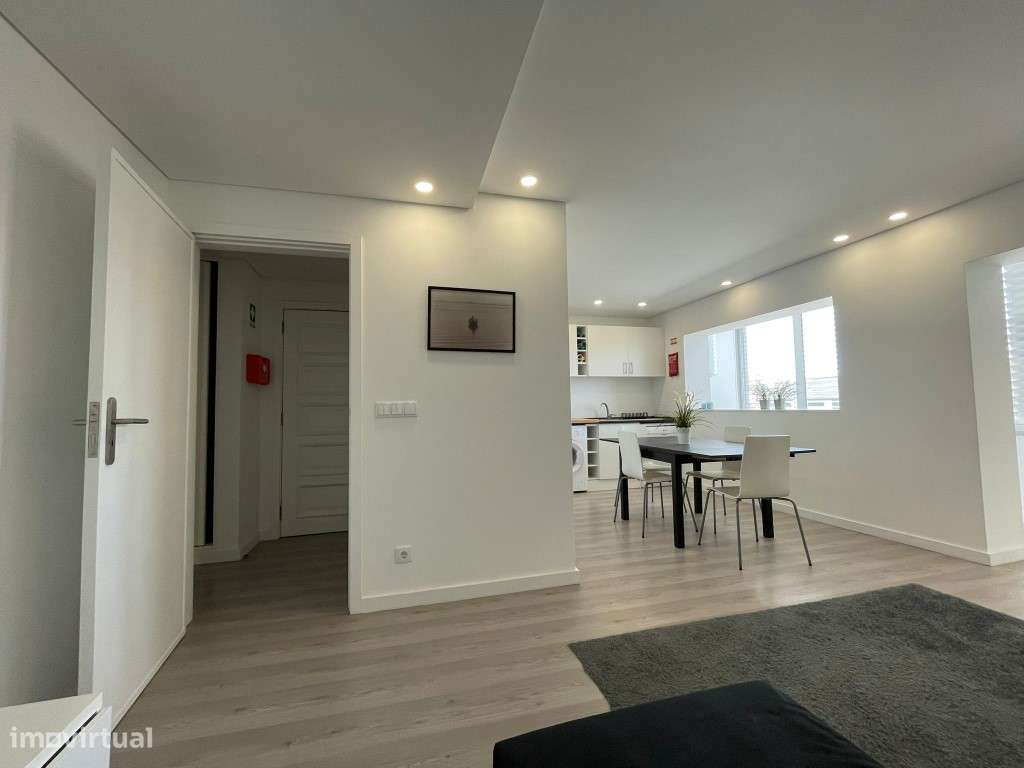 APARTAMENTO T2 - TORREIRA-3