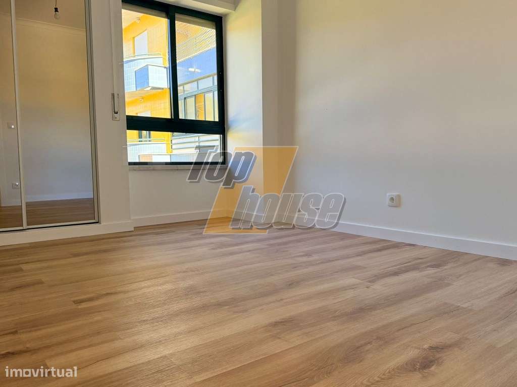 Apartamento T3 com arrecadação - Parque da Paz-13
