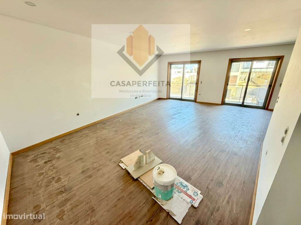 Apartamento T3 NOVO de 2 Frentes com 156m2, Varanda e 2 Lugares de ...-8