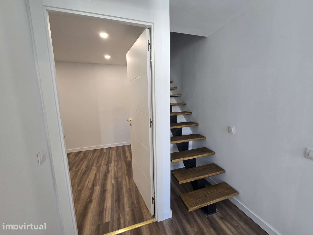 Fantástica Moradia T2 Totalmente Renovada na Zona Histórica de Palmela-22