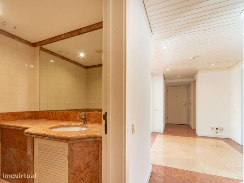 T3+2 em condominio de prestigio nas Amoreiras, com terraço e vista ...-22