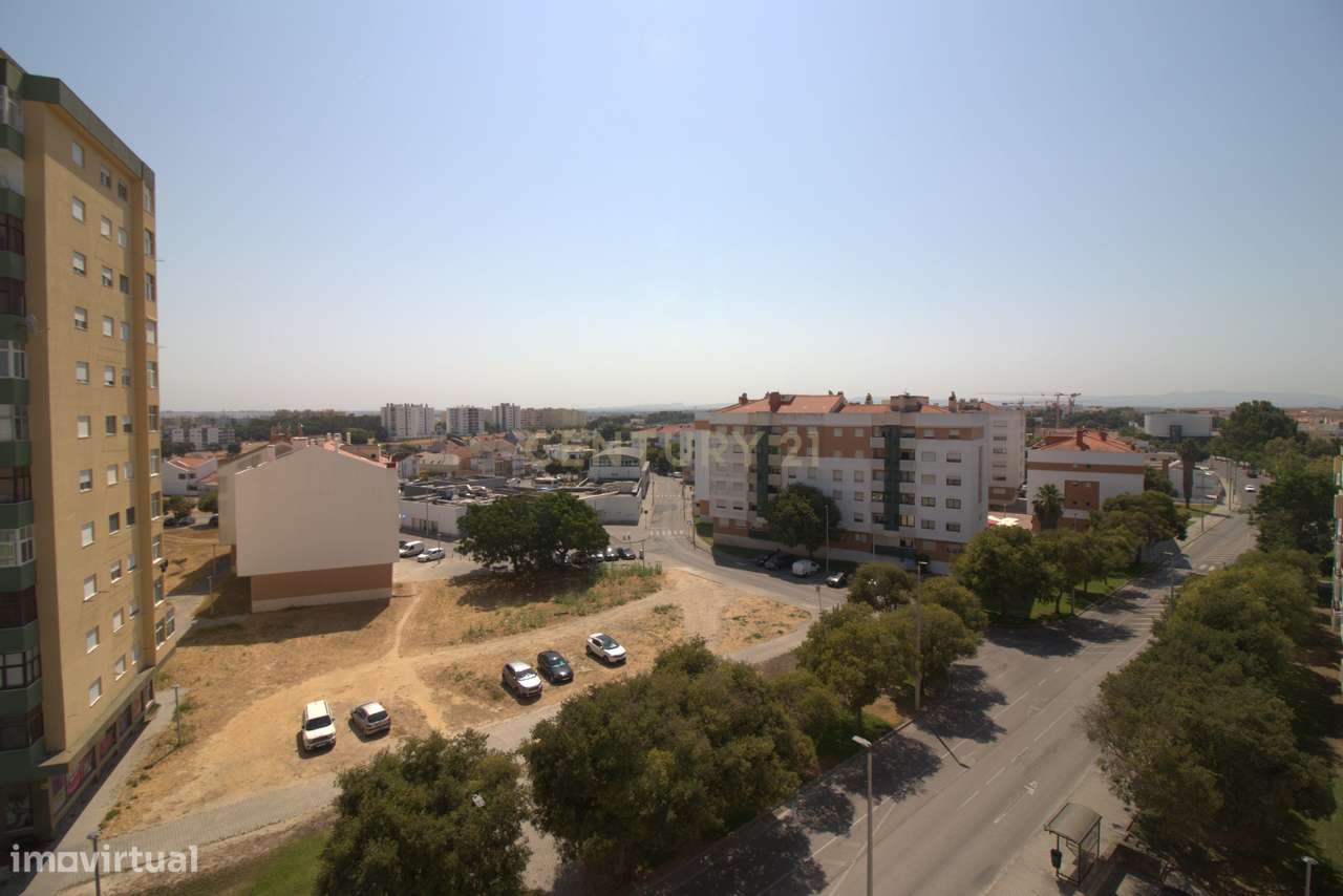 Apartamento T2 em Excelente Estado – Casquilhos, Barreiro-12