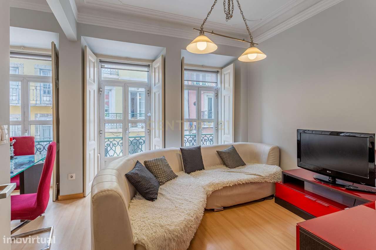 Apartamento T3 inserido num prédio tradicional, na Lapa, a 5 min da Ba - Grande imagem: 3/23