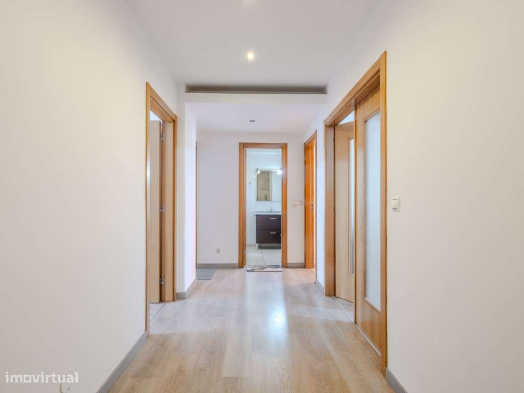 Apartamento T2 no Cacém com Arrecadação | Junto à Estação-19