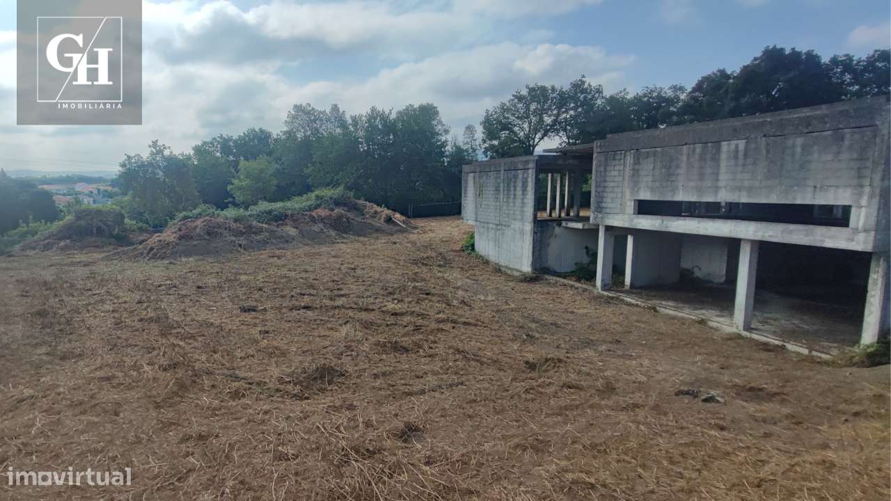 Terreno com moradia em construção - Aceita permuta-4