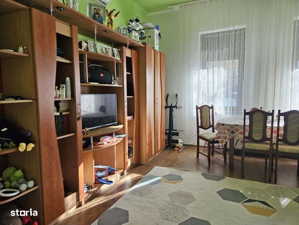 Casa mare, solida, Timisoara, D+P, 5 camere, 2 bai, Zona Lipovei - Imagine principală: 4/20