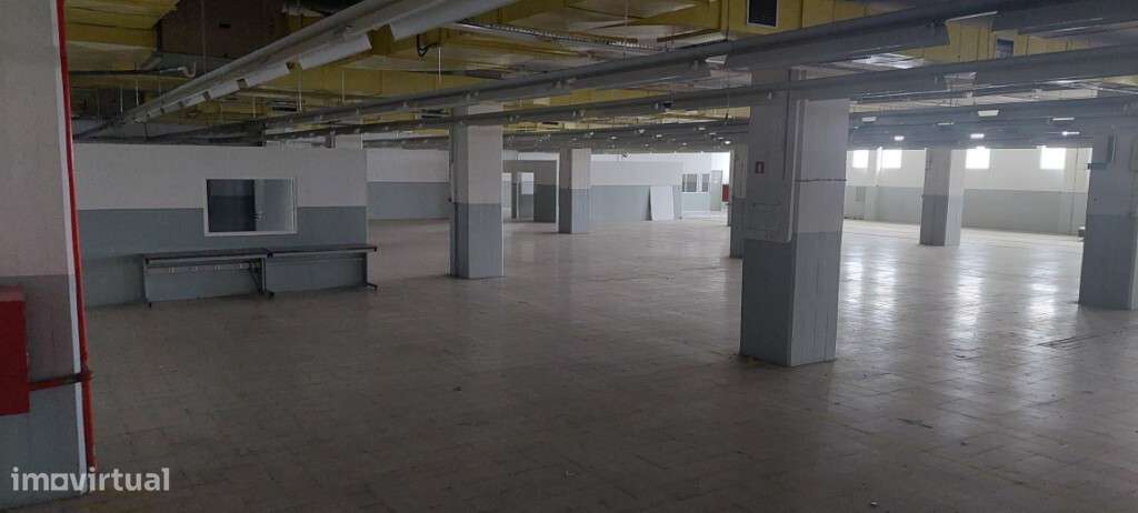 Armazém para arrendar em Camarate - Grande imagem: 4/7