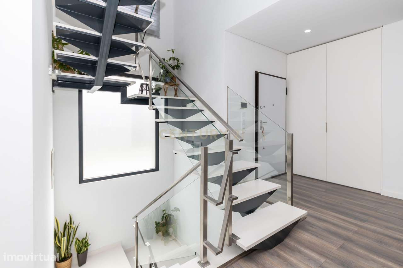 Moradia Isolada T4 de Prestígio – Bairro de São João, Sobreda-52