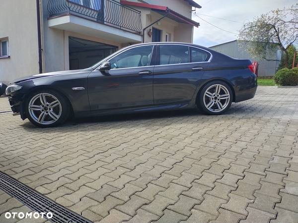 BMW Seria 5 550i - 7