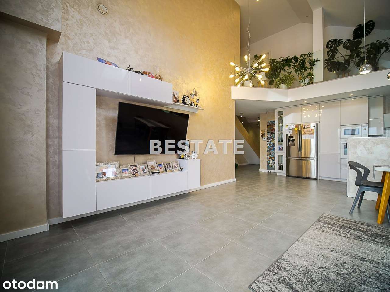 Komfortowy dom z basenem i budynkiem gospodarczym-14