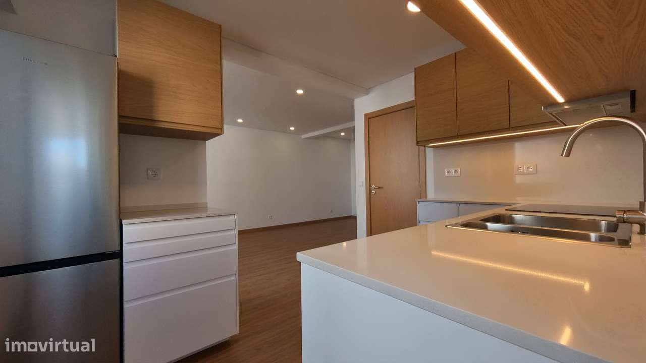 T3 Totalmente Remodelado – Linda-a-Velha (OPORTUNIDADE) - Grande imagem: 4/21