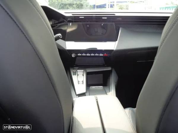 Peugeot 408 1.6 Hybrid Allure Pack e-EAT8 - 17