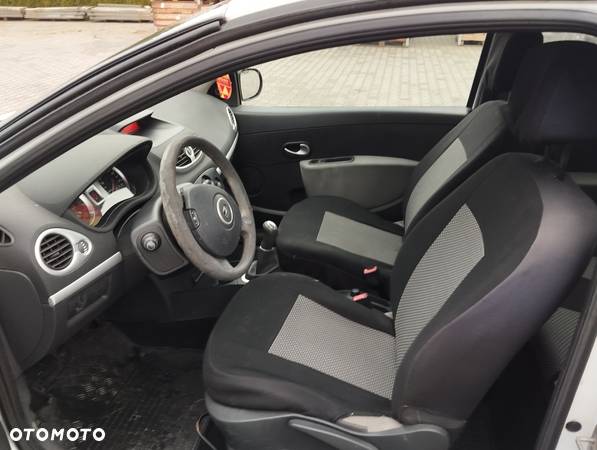 Renault Clio 1.5 dCi Alize - 4